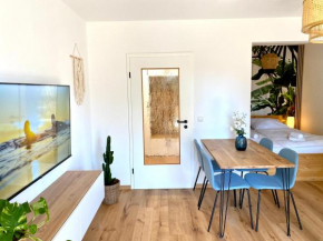 Best Butler Jungle Suite - Central - Netflix - Big Box